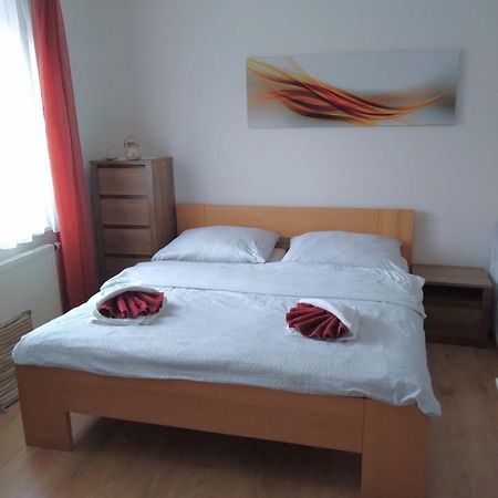 Bile Domky Apartment เลดนิตเซ ภายนอก รูปภาพ
