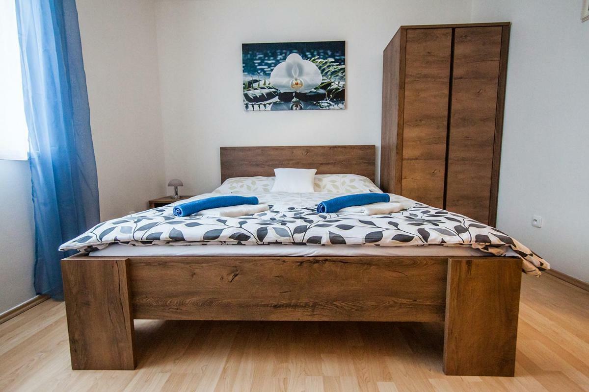 Bile Domky Apartment เลดนิตเซ ภายนอก รูปภาพ